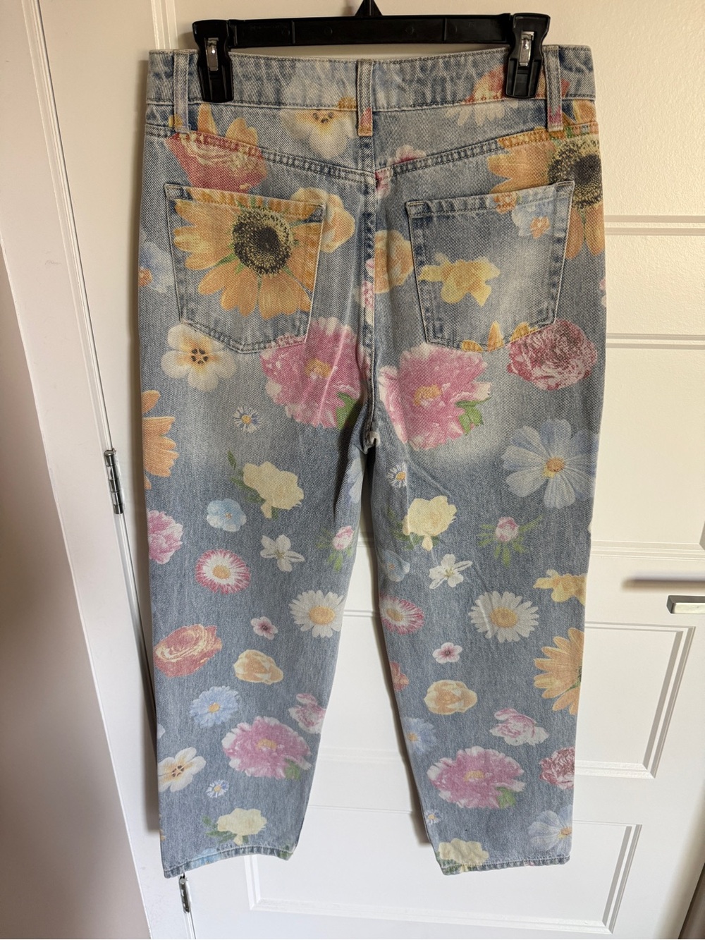 Wild fable - High rise 90's relaxed straight jeans with flowers - Picture 3 of 4